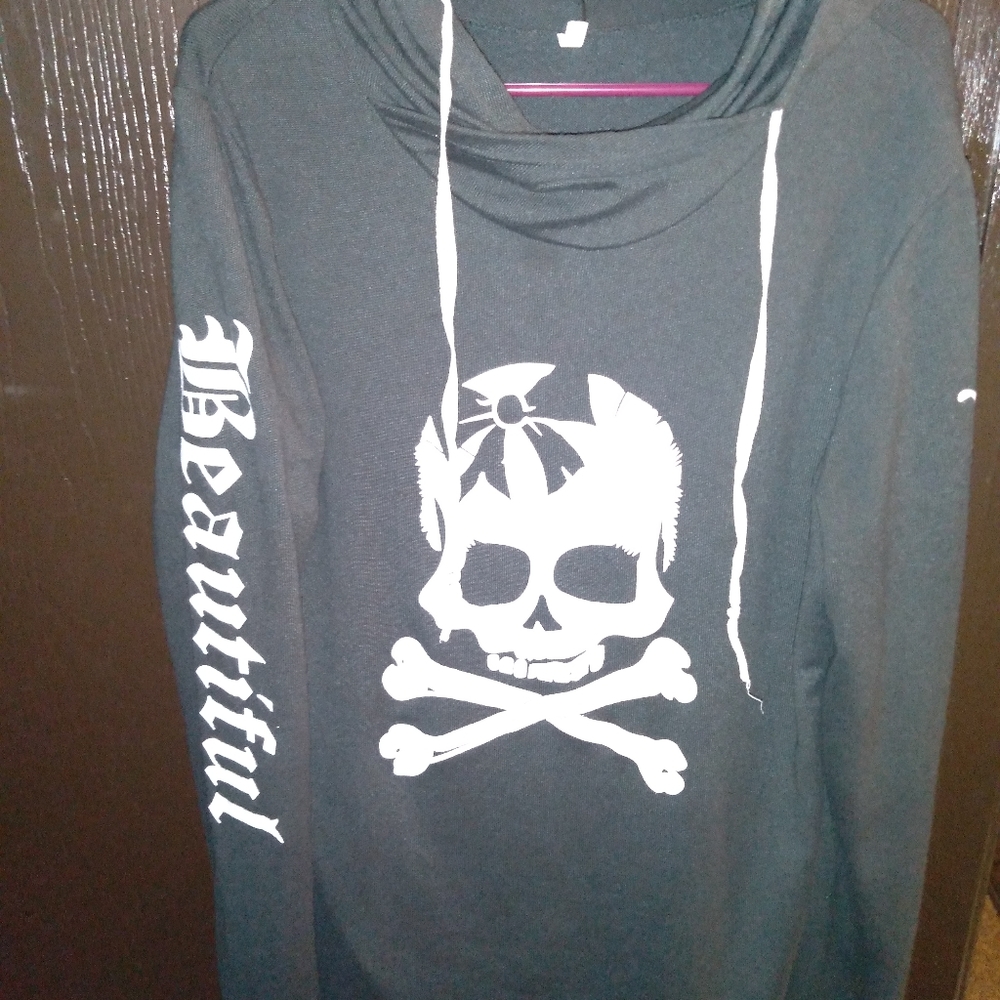 Hoodie XL Beautiful Skull And Crossbones